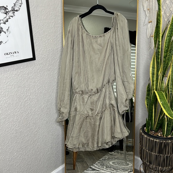 HOUSE OF CB 'Wilhelmina' Ash Green Off Shoulder Dress NWOT - Picture 10 of 10